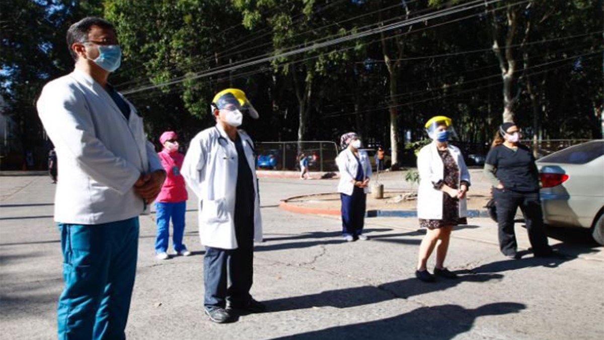 Médicos del hospital Roosevelt exigen que cuando serán vacunados contra el covid-19