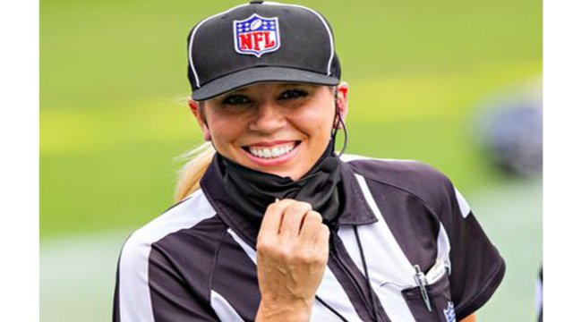 Sarah Thomas primer mujer  árbitro  en el  súper  Bowl