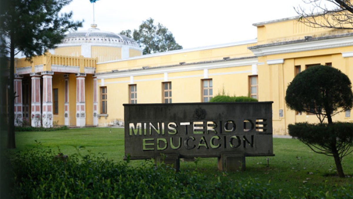 El Ministerio de Educación crea programas de becas para estudiantes de las aldeas del Sepur Zarco