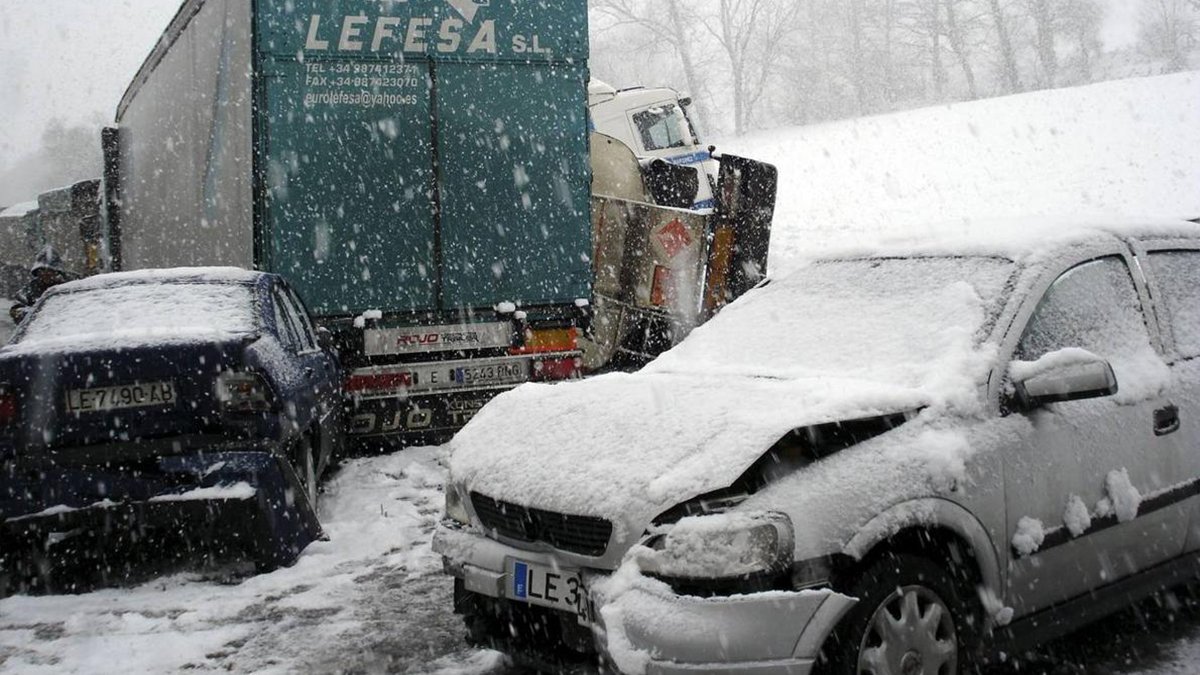 Fuerte Nevada en Japón provoca fuerte accidente involucrando 140 vehículos