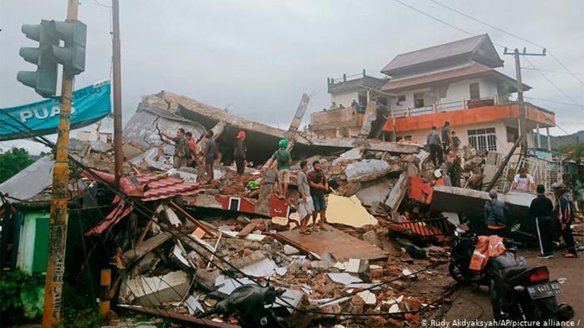 Terremoto Azota Indonesia este viernes y deja a 42 personas sin vida y muchas personas heridas.