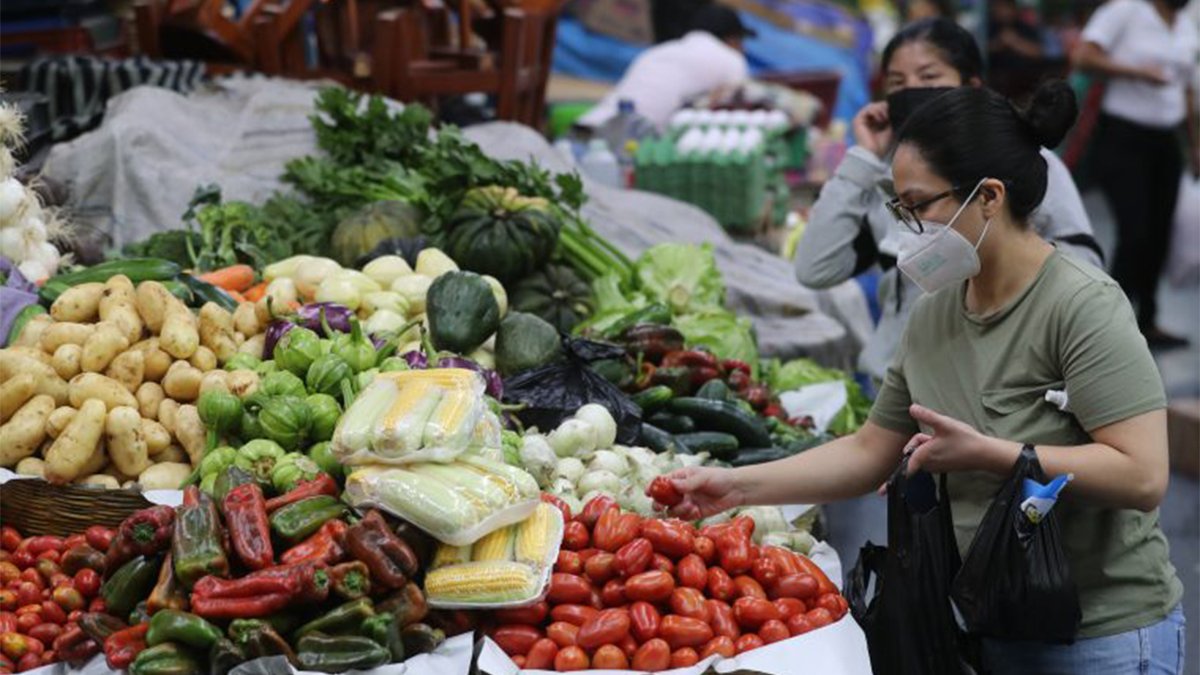 INE indica que la canasta básica de alimentos presento una baja de precios de Diciembre a Enero.