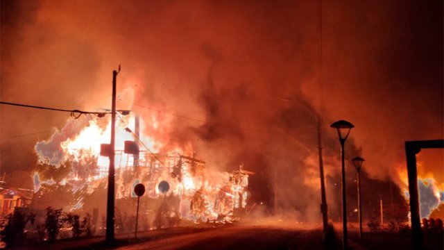 Policía mata a balazos a malabarista a en plena calle por lo que desata furia de ciudadanos en el país de chile.