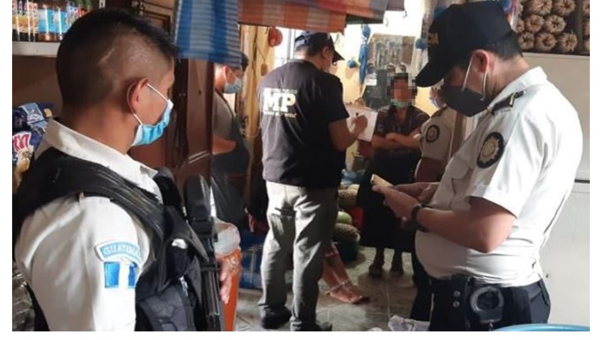 Madre tenía encadenada a su hija de 13 años