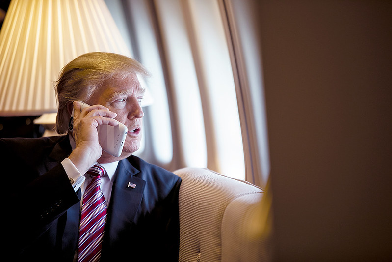 La última llamada telefónica grabada de Trump el 6 de enero sigue siendo un misterio y la otra parte aún está 'sin identificar'