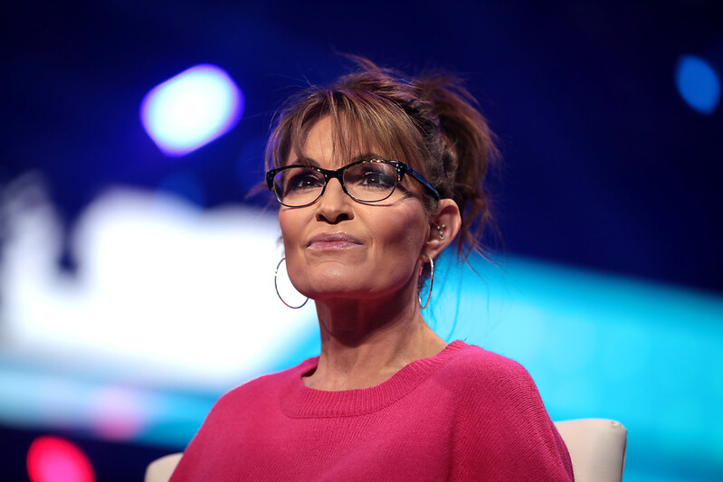 Sarah Palin hace una diatriba extraña acusando a AOC de intentar 'golpear, golpear, golpear' sexo en las cabezas de los estadounidenses
